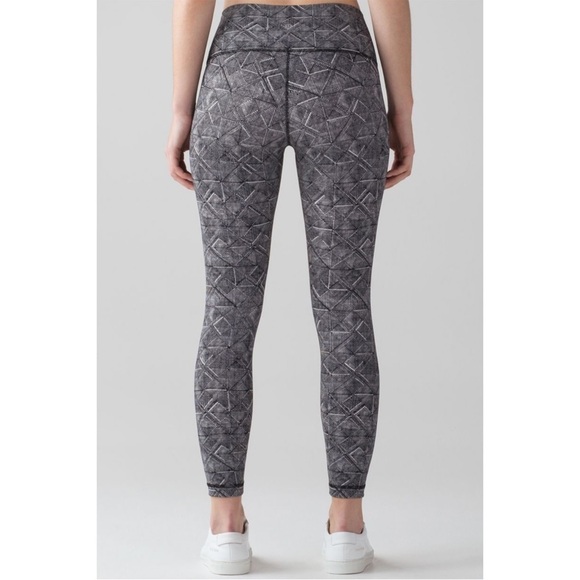 LULULEMON Wunder Under Hi-Rise 7/8 Tight in Formation Alpine White Black Size 6 - Picture 3 of 9